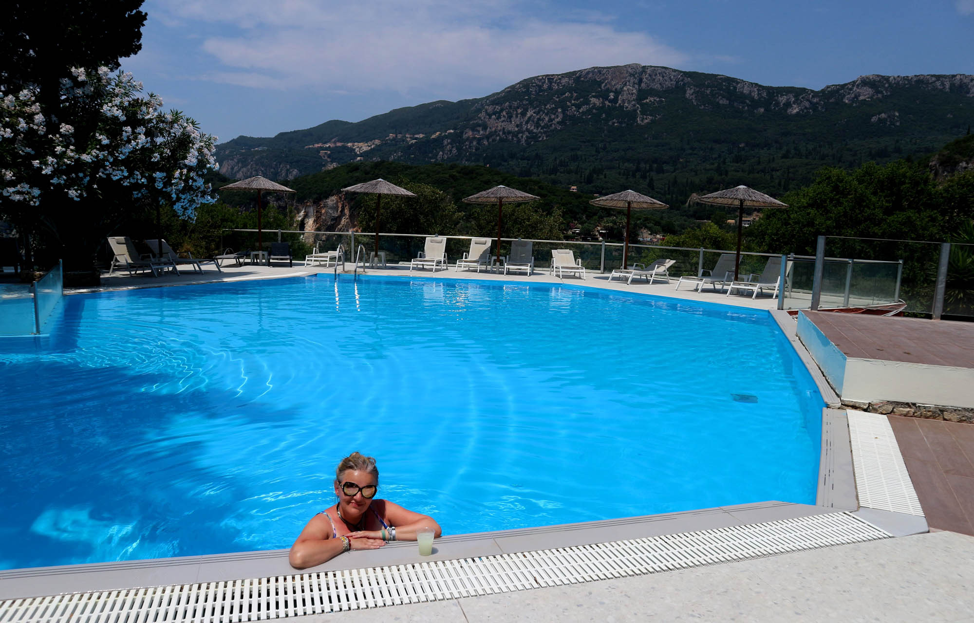 basen w hotelu, relacje, wspomnienia z korfu