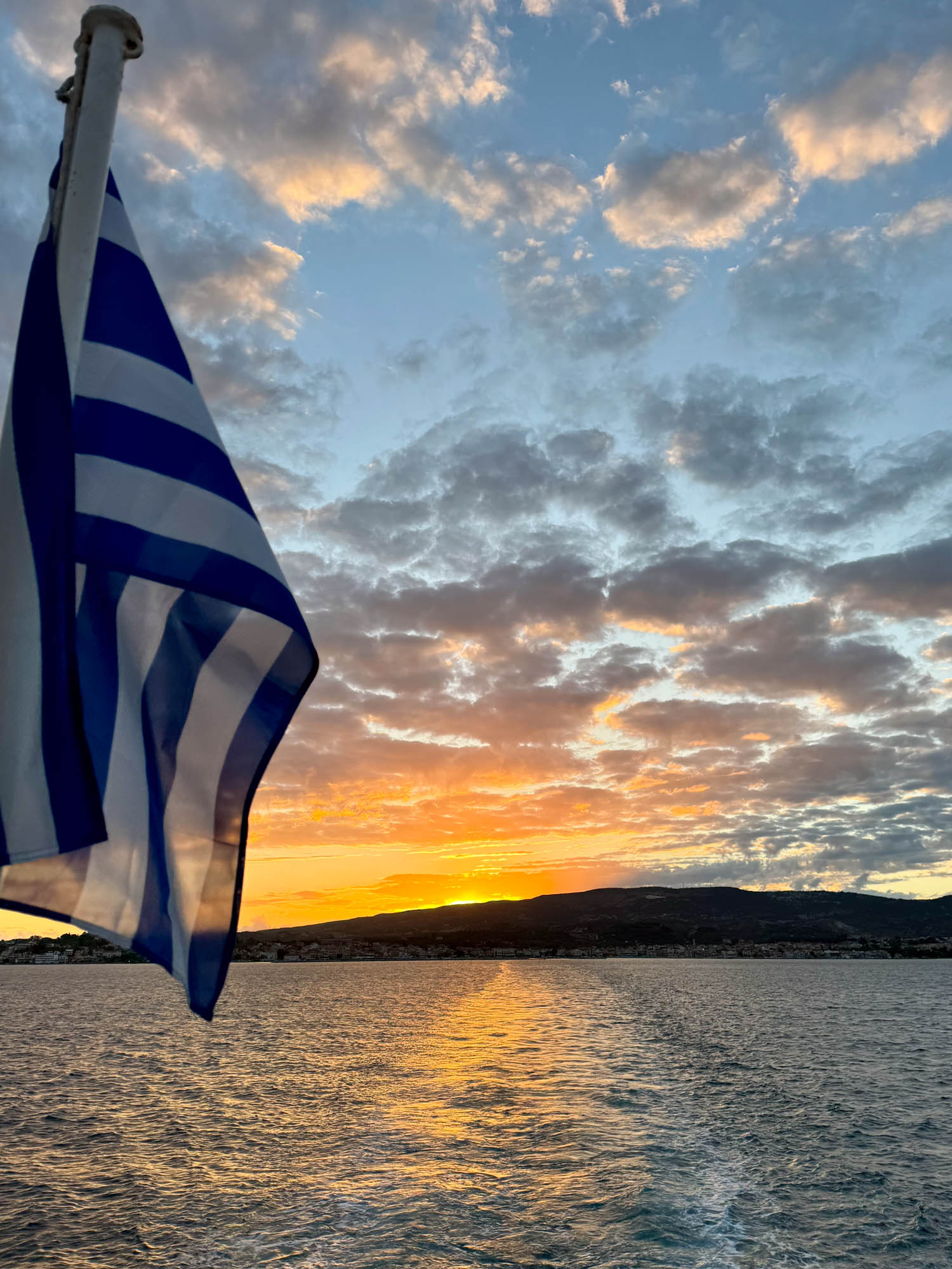 paliki, kefalonia, widok z promu na zachodzace słońce