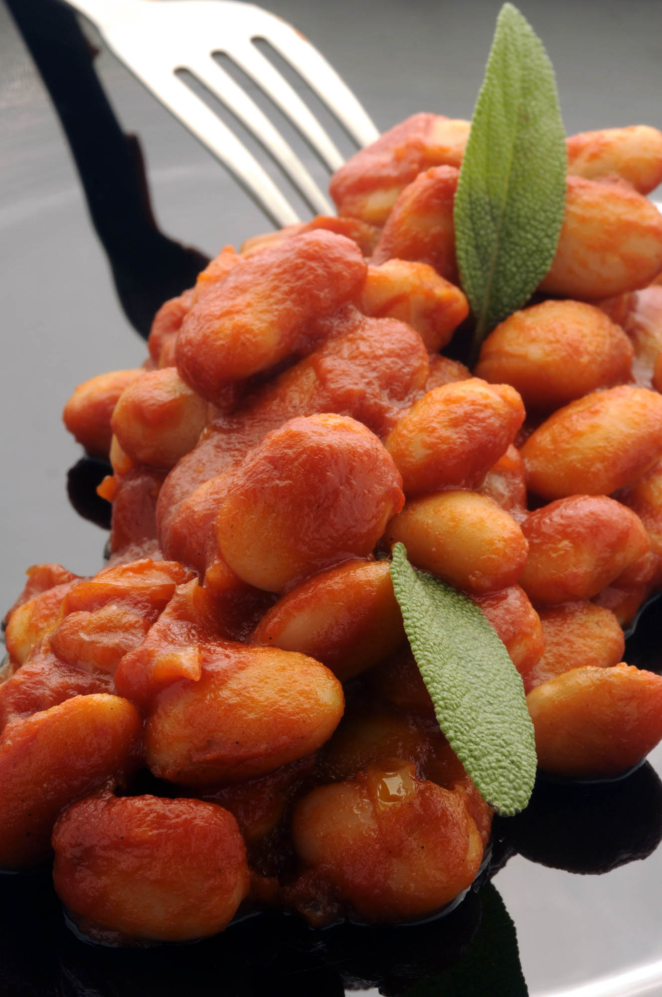 fasola w sosie pomidorowym