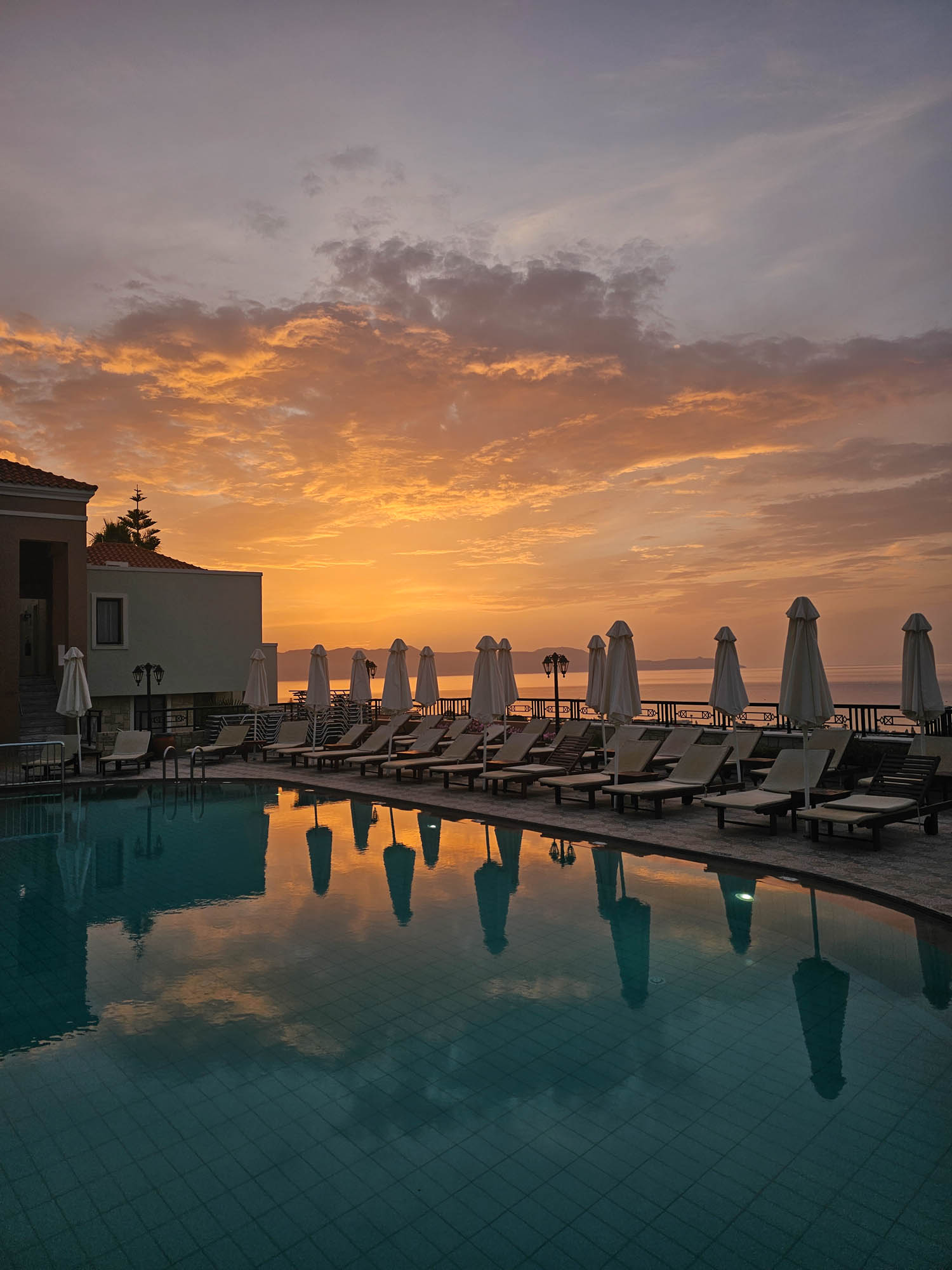 hotel Caldera Village w Ag. Marina, zdjęcia i relacje z wakacji, zachód słońca