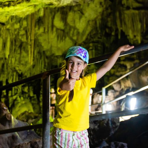 chłopiec w jaskini dikte