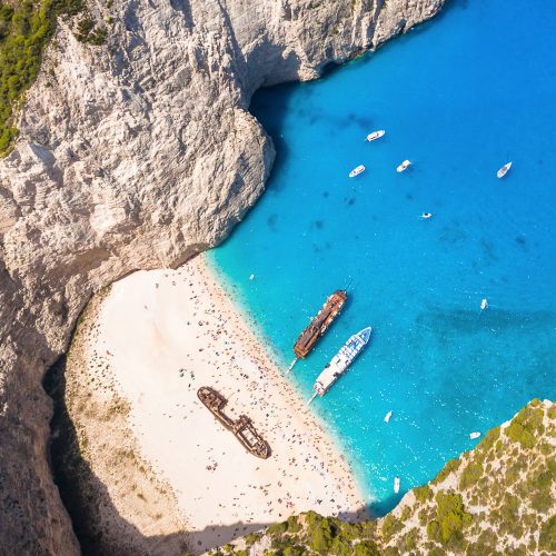 widok na plaże wraku, navagio widziana z góra, wrak statku, zakynthos
