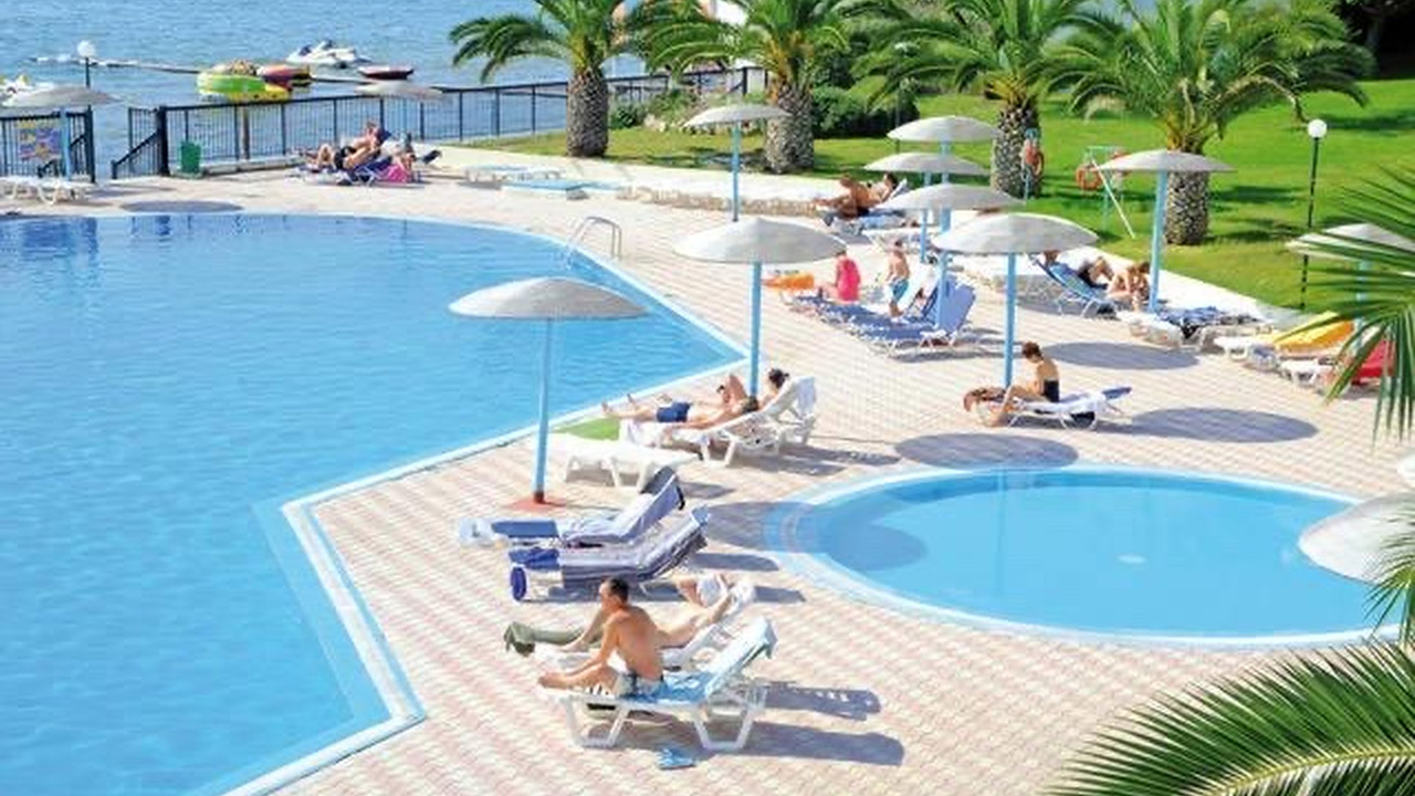 hotel cavos horizon, korfu, widok na basen
