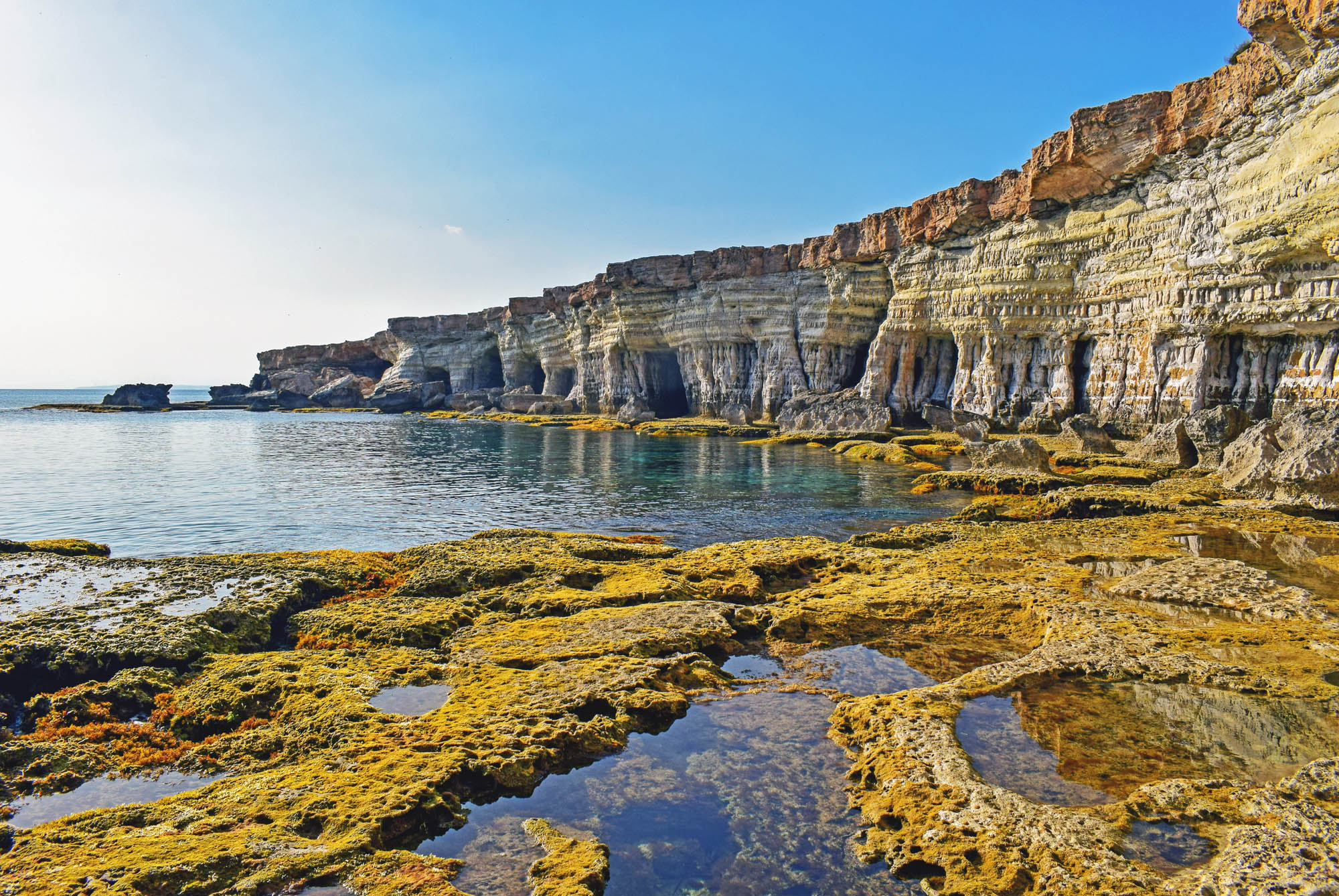 formacje skalne cape greco, widoki na morze