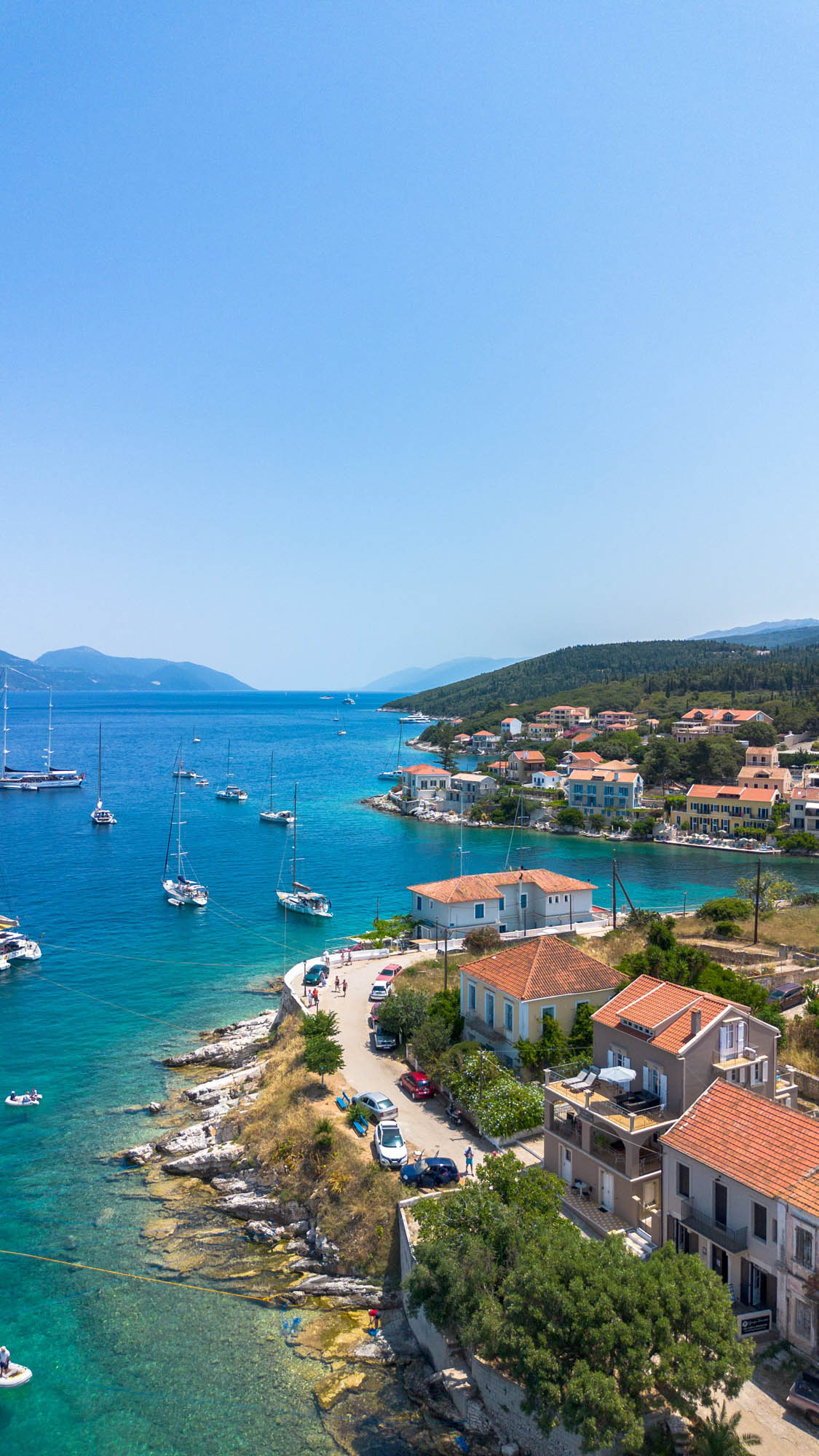 fiscardo, widok na morze i łodzie, kefalonia