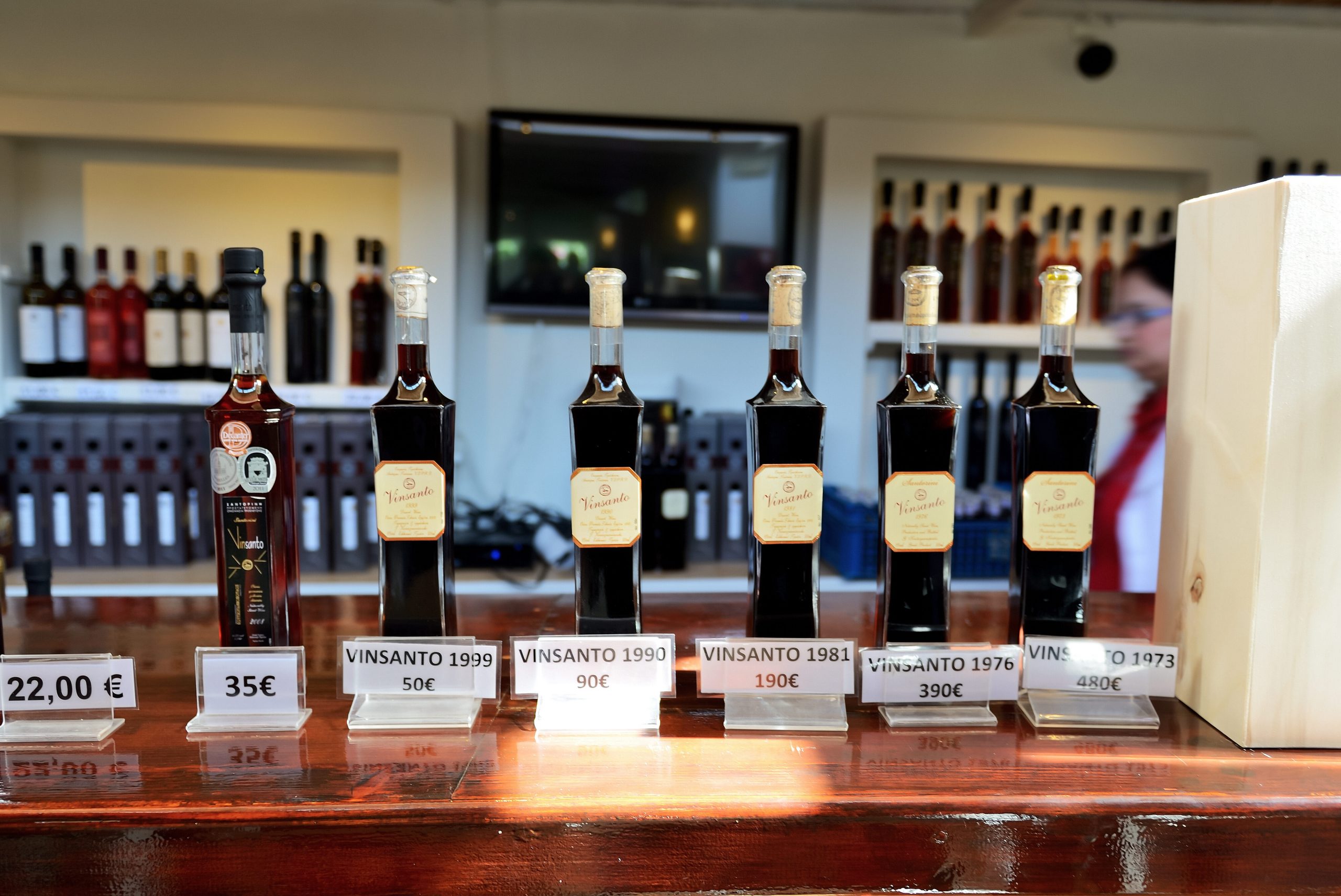 vinosanto z różnych lat, degustacja wina na santorini, butelki