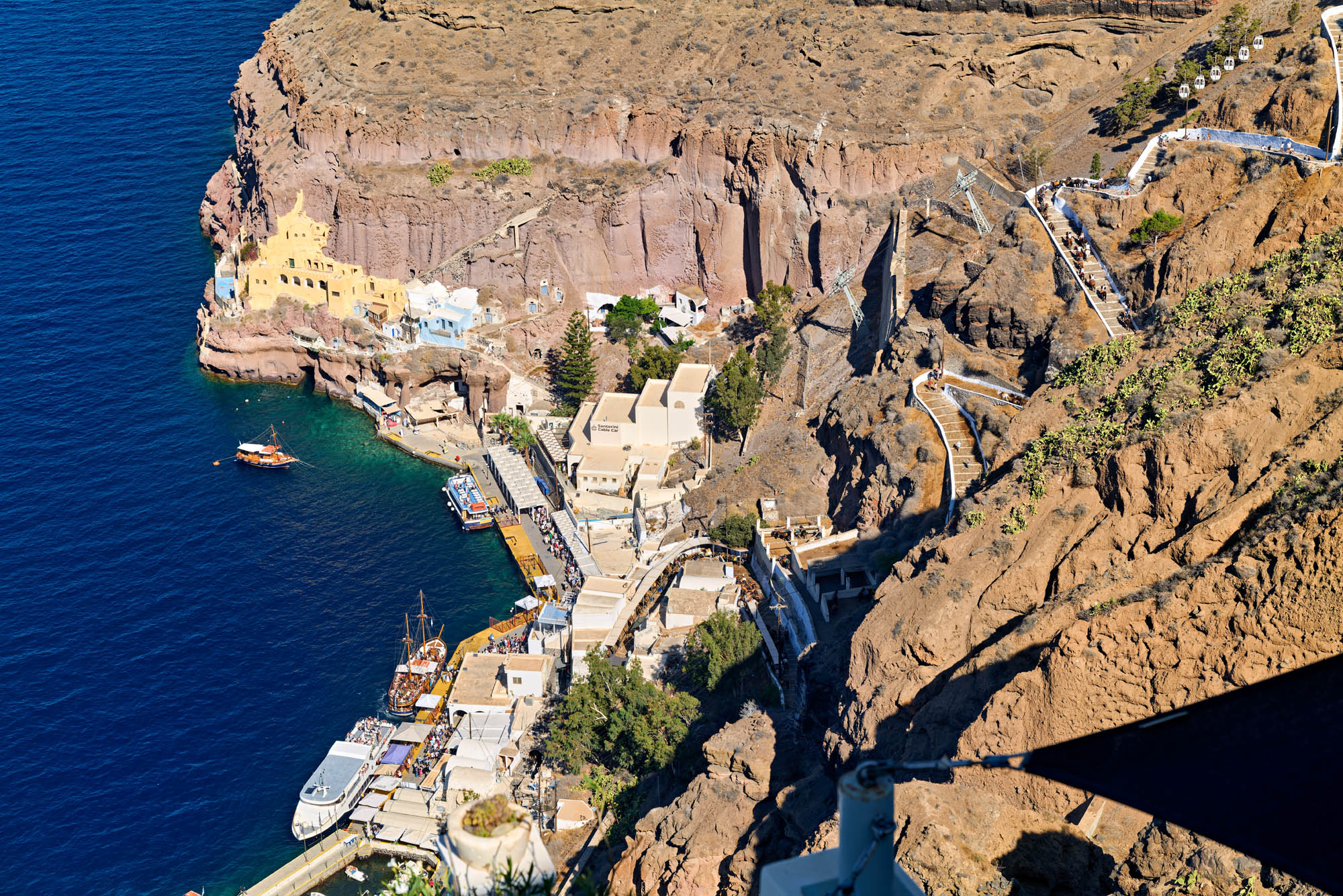 santorini, stary port u podnórza firy, schody na górę
