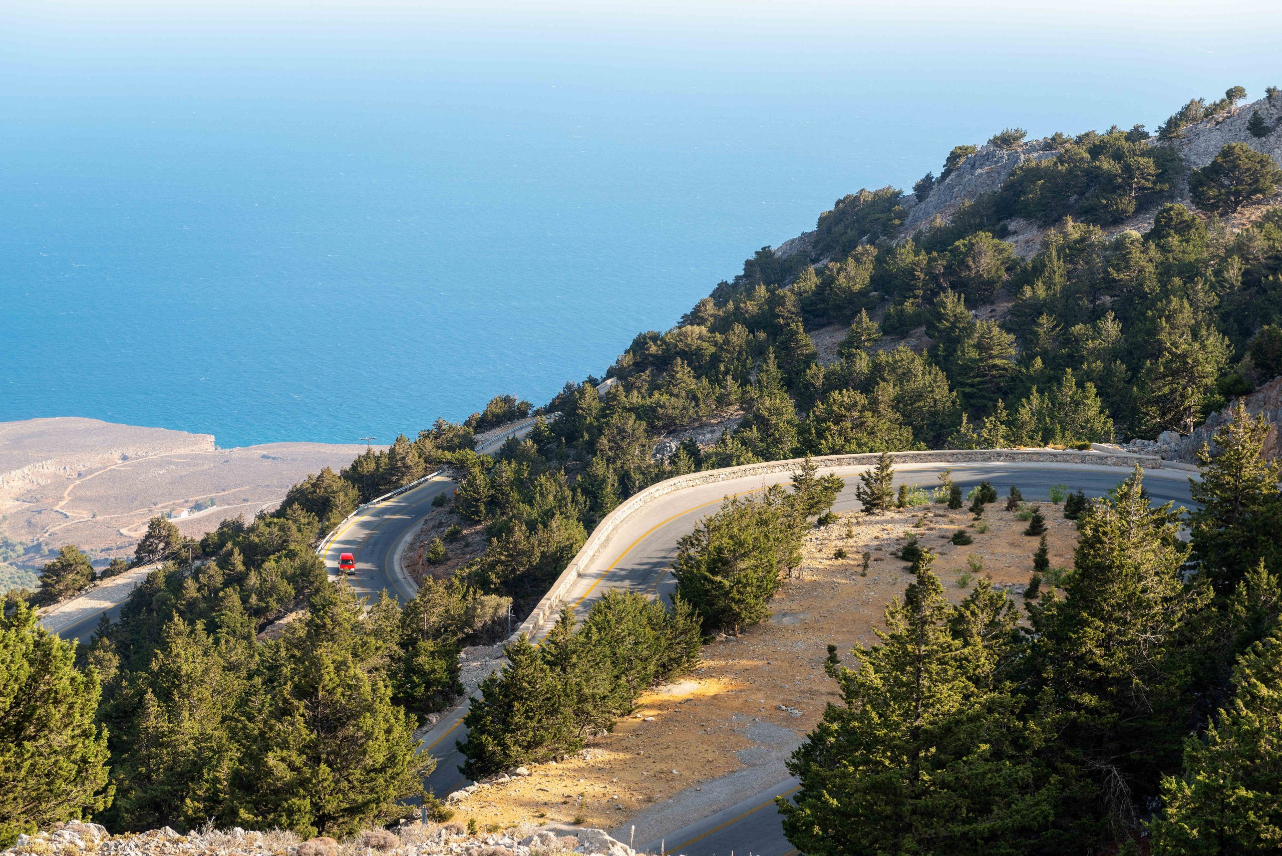 sfakia, region Krety, widok na morze i górskie drogi, serpentyny