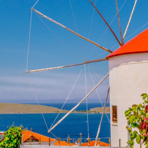 wioska sigri na lesbos i wiatrak, morze