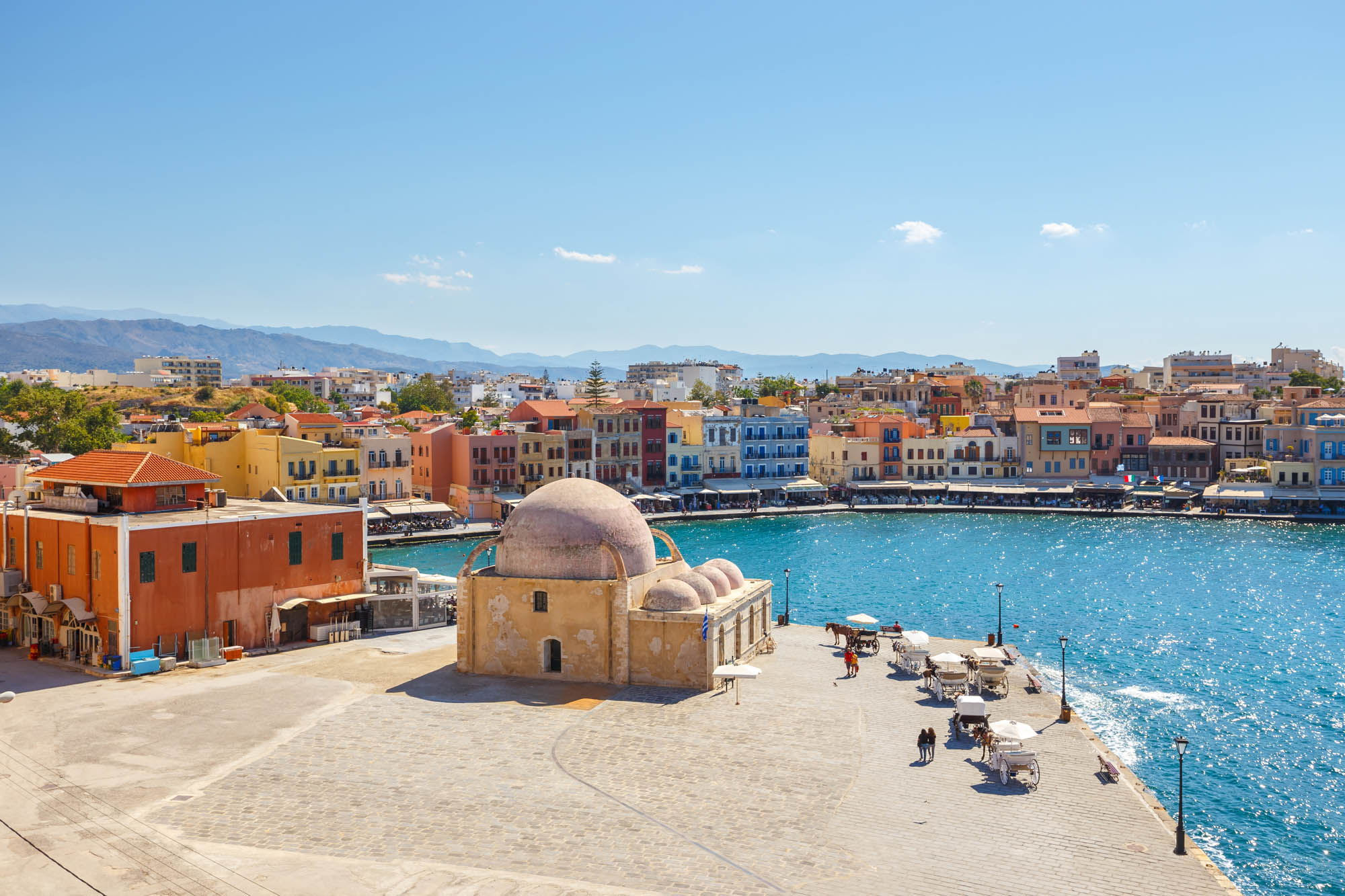 chania, kreta zachodnia, widok na starą część miasta i port