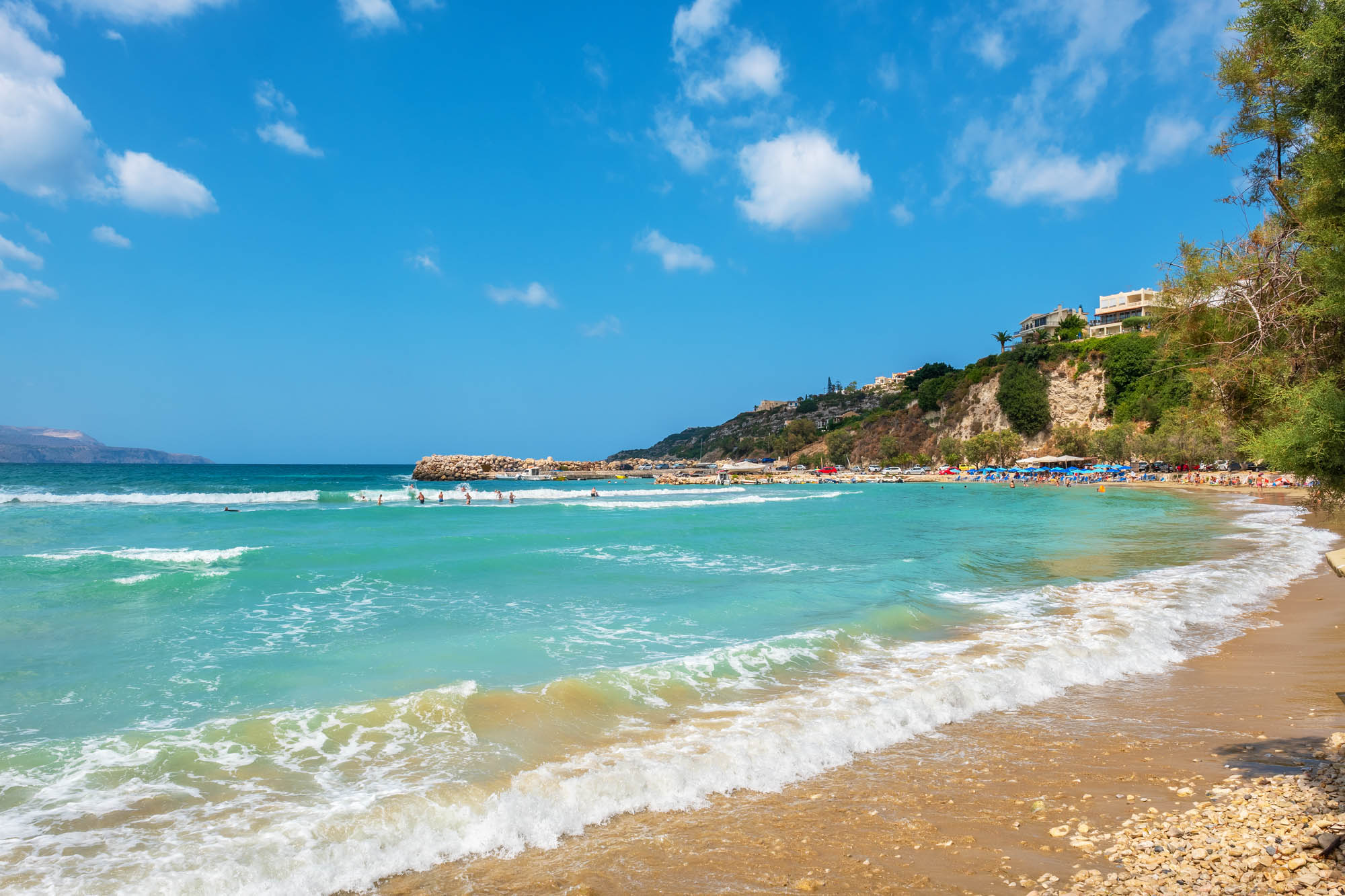 plaża na apokoronas , wybrzeże krety zachodniej, blisko kalyves i almyridy