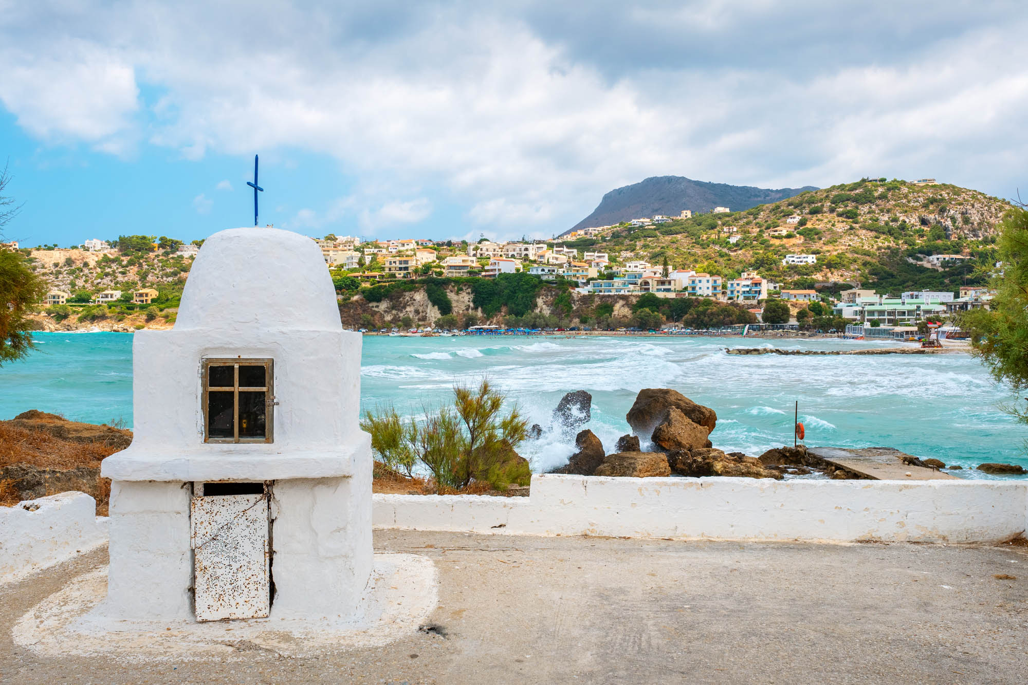 almyrida, kreta zachodnia, widok od strony mora