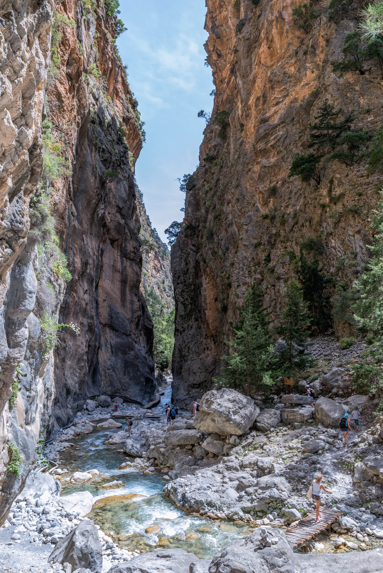 samaria, widok na żelazne wrota, ściany wąwozu bardzo blisko siebie, kreta